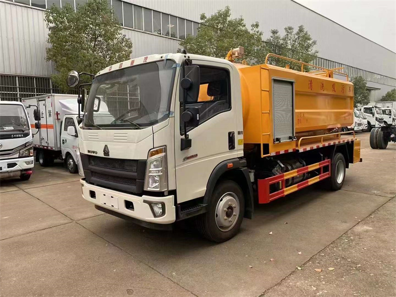 豪沃輕卡、藍牌清洗吸污車