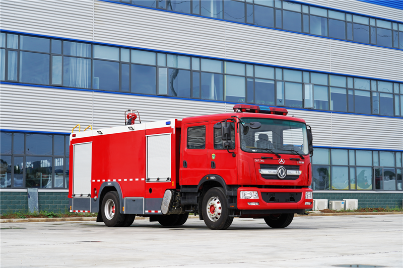 東風多利卡7方泡沫消防車