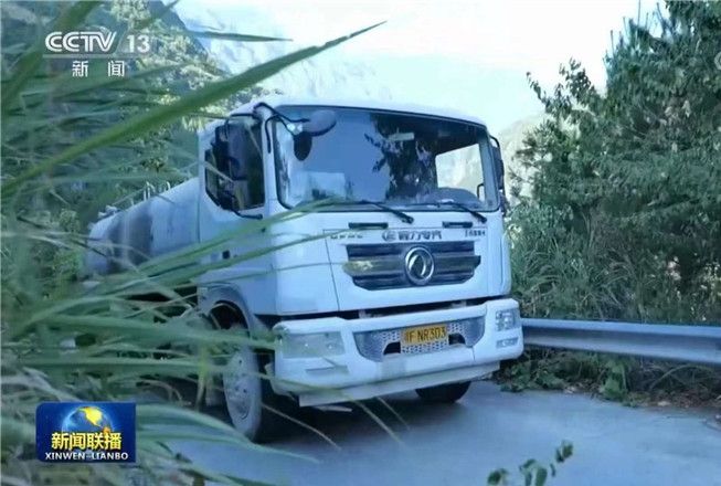 央視新聞報道程力多功能綠化噴灑車在全國抗旱供水行動中被譽(yù)為抗旱神器