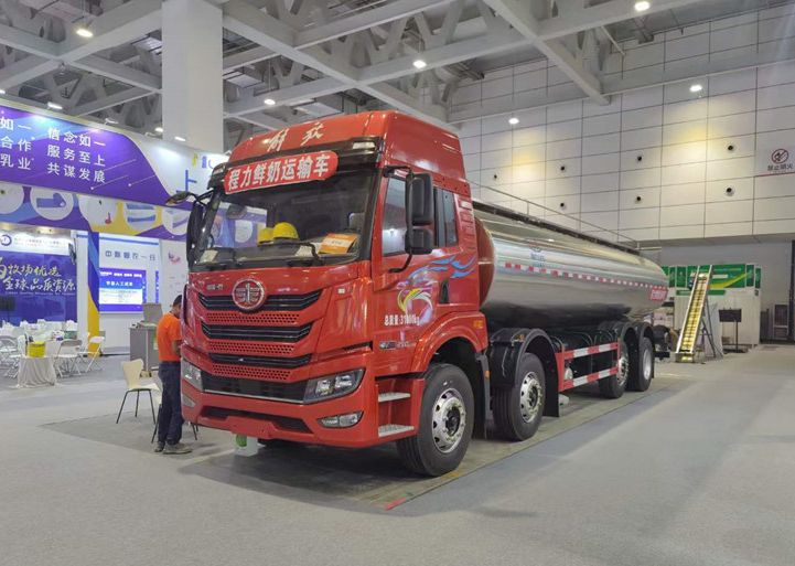 程力奶罐車參加第十三屆中國奶業發展大會