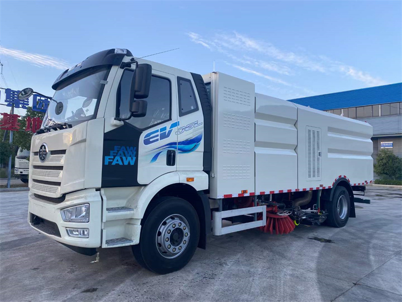 程力解放純電動新能源洗掃車