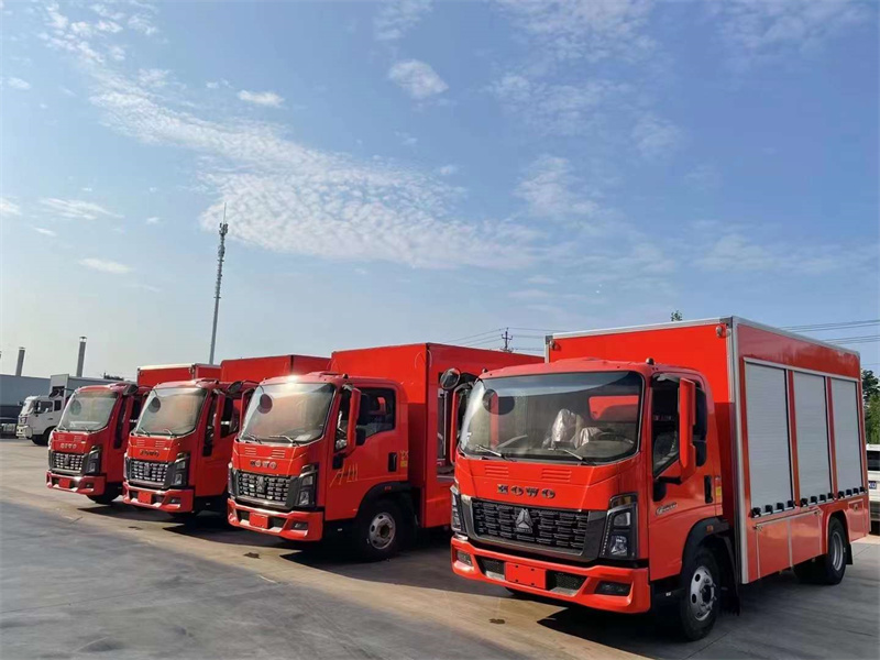 重汽豪沃藍牌消防應急裝備車